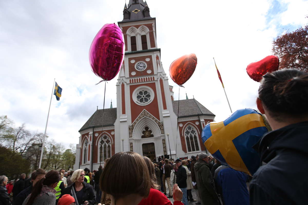 Gudstjänst i protest mot nazisterna utanför Sofiakyrkan. Gudstjänst i protest mot nazisterna utanför Sofiakyrkan.